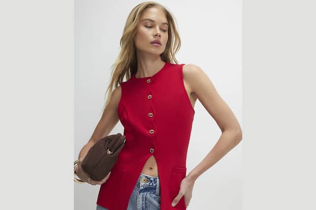 Red Sleeveless Scallop Trim Waistcoat