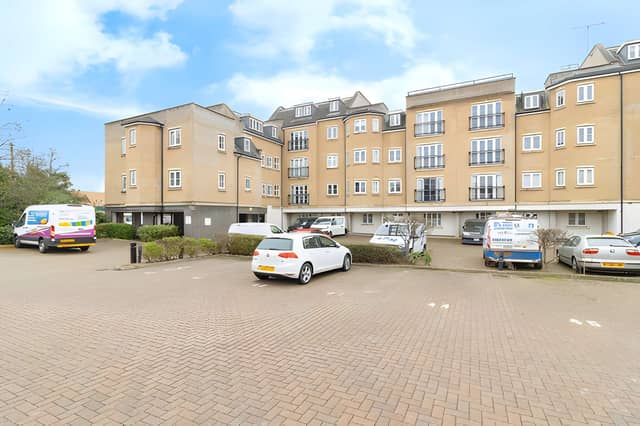 The Lake Street apartment is positioned close to Leighton Buzzard town centre