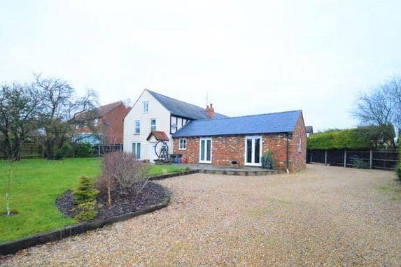 This 4 bed detached Bedfordshire house is our property of the week