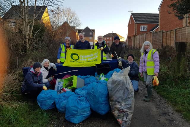 South Bedfordshire Friends of the Earth Grovebury Road litter pick.