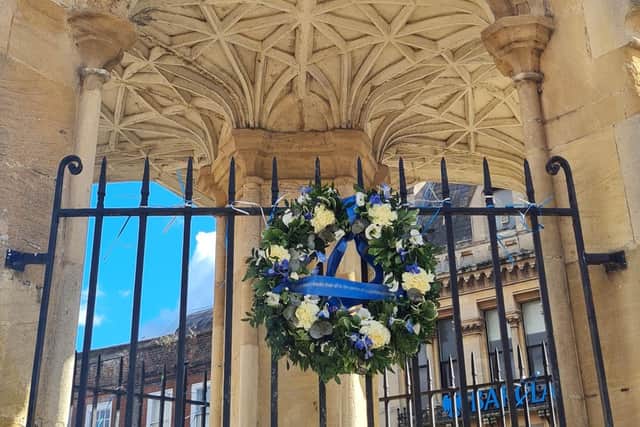 The wreath at the Market Cross. Image: Leighton-Linslade Town Council.