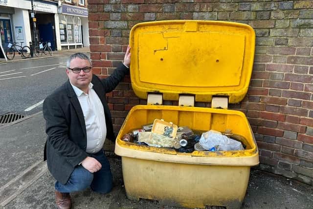 Shaun Roberts and the salt bin outside Leighton Middle School. Image: Leighton Buzzard Liberal Democrats.