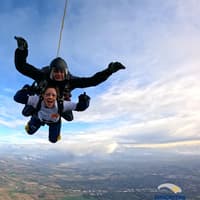 Leighton Buzzard daughter's charity skydive raises over £3k in honour of dad