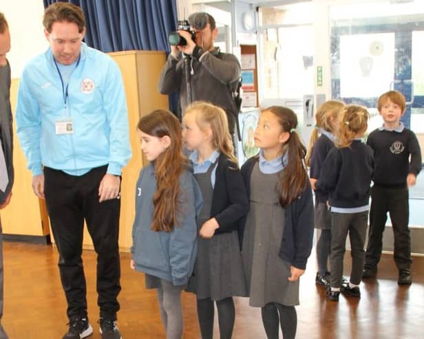 David Johnston MP meeting Scott McCafferty and children from Linslade Lower School