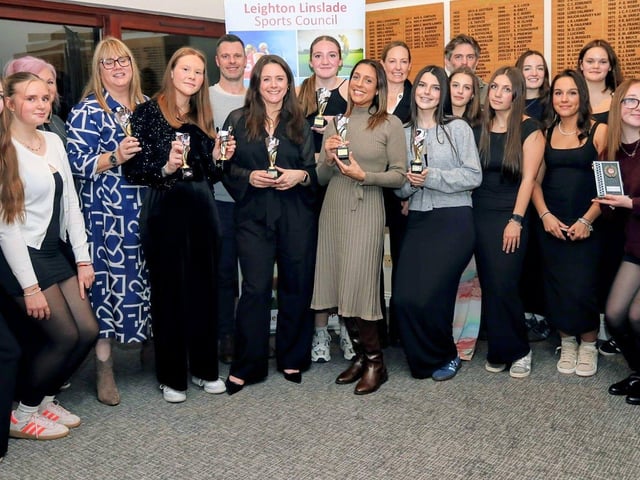 Birdies Netball Club with their Awards
