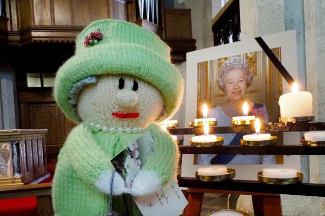 A knitted tribute to The Queen.
